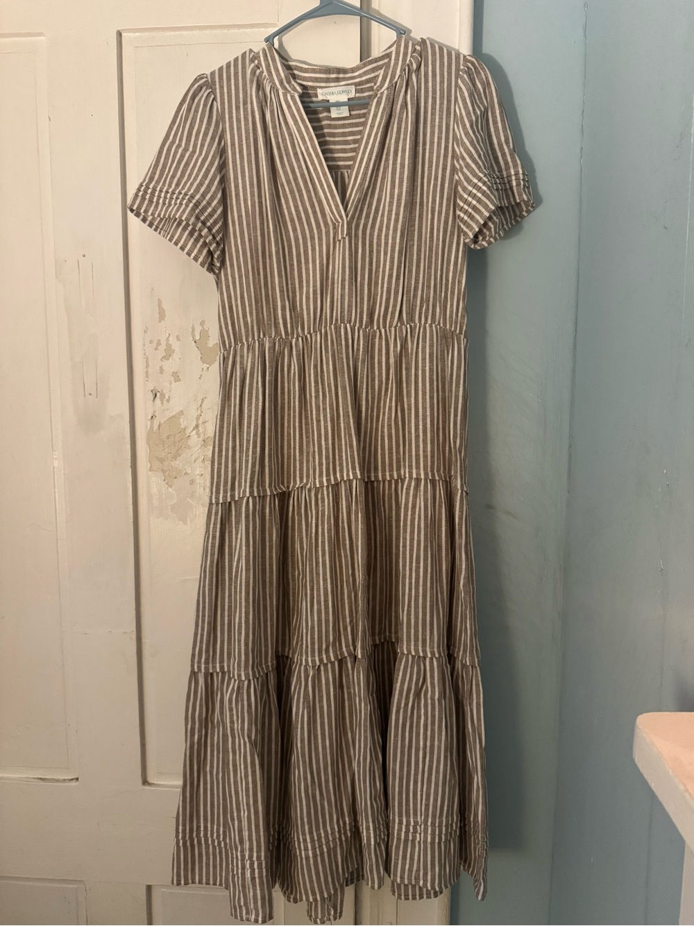 EUC Cynthia Rowley Taupe & White Striped Tiered Maxi Dress